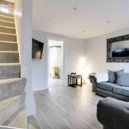 Villa Recently Renovated,Modern House. Train Station à North Mymms Extérieur photo