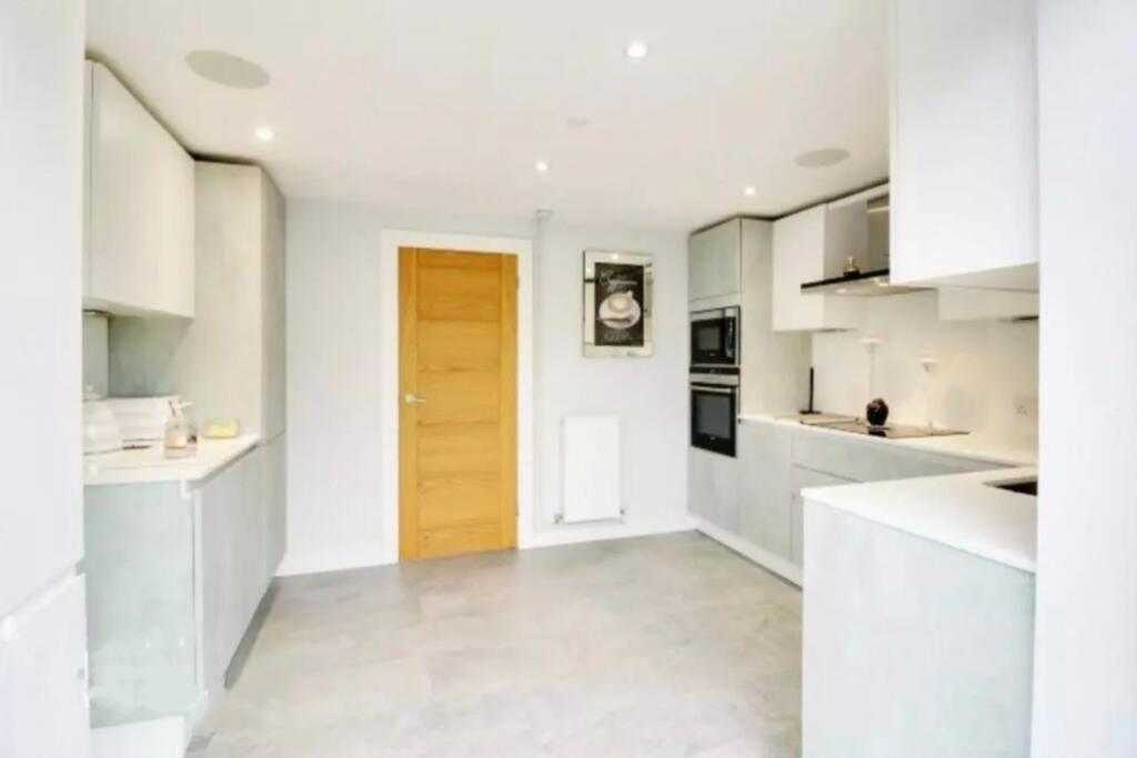 Villa Recently Renovated,Modern House. Train Station à North Mymms Extérieur photo