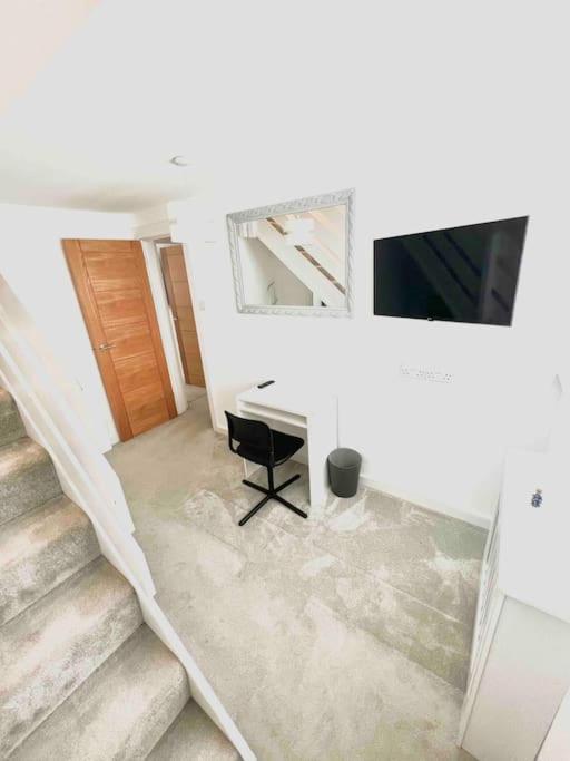 Villa Recently Renovated,Modern House. Train Station à North Mymms Extérieur photo