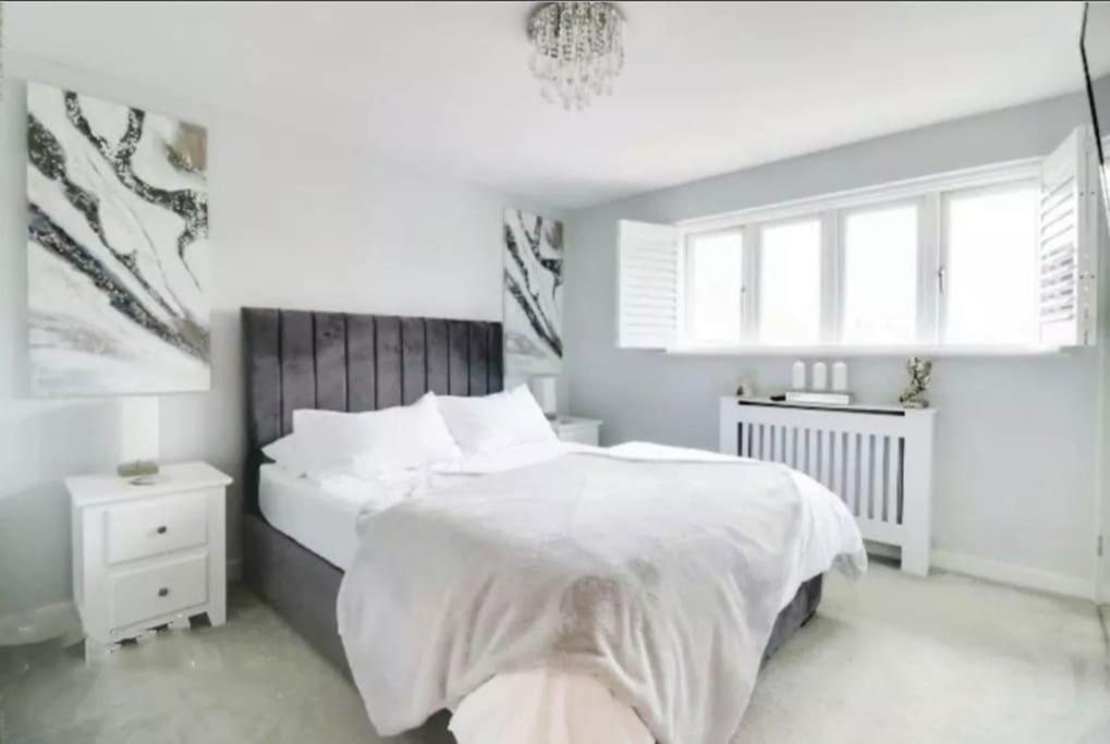 Villa Recently Renovated,Modern House. Train Station à North Mymms Extérieur photo